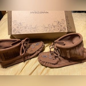 BNWT Manitobah Mukluks “Harvester” ankle boot Sz10